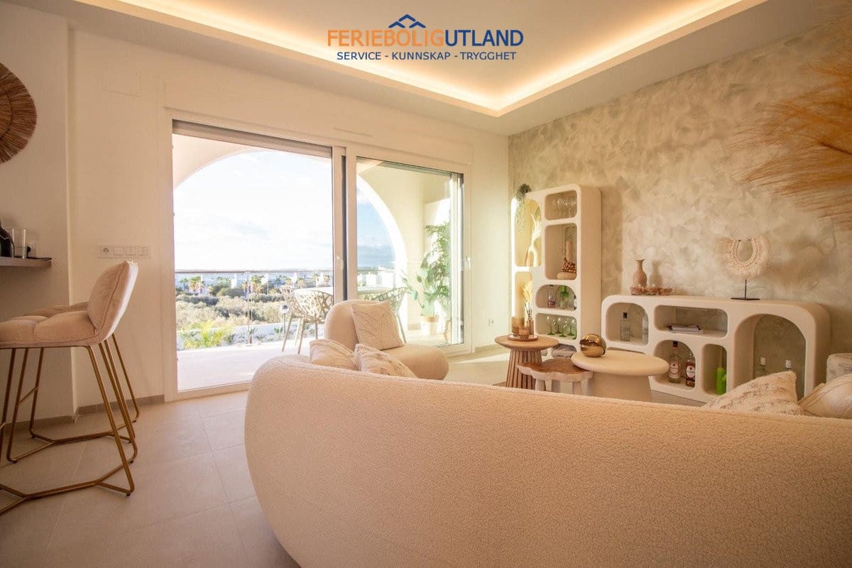 2 bedroom Penthouse for sale in Ciudad Quesada with pool - € 349,900 (Ref: 10007059)