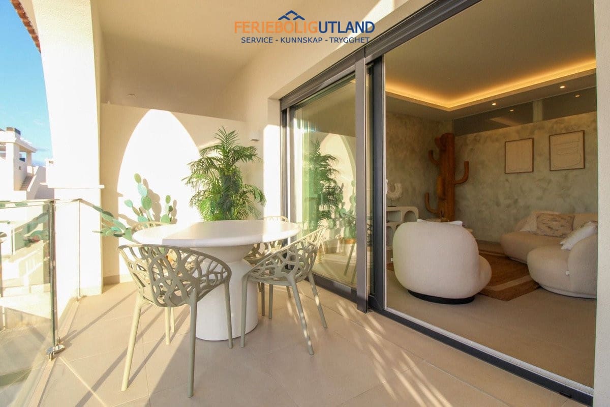 2 bedroom Penthouse for sale in Ciudad Quesada with pool - € 349,900 (Ref: 10007059)