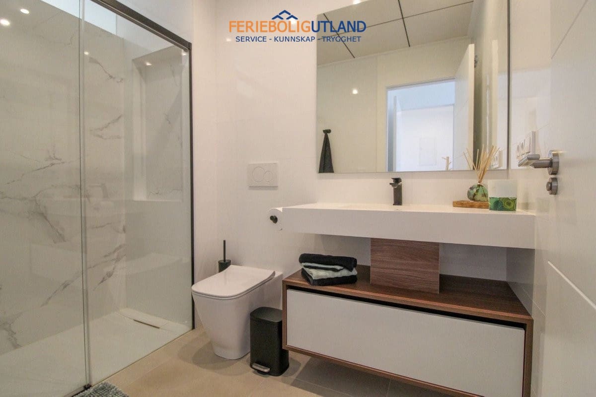 2 bedroom Penthouse for sale in Ciudad Quesada with pool - € 349,900 (Ref: 10007059)