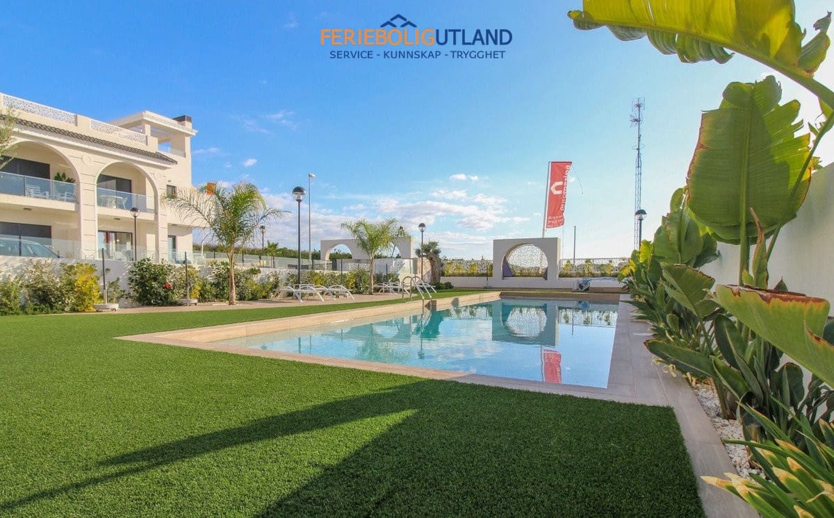 2 bedroom Penthouse for sale in Ciudad Quesada with pool - € 349,900 (Ref: 10007059)
