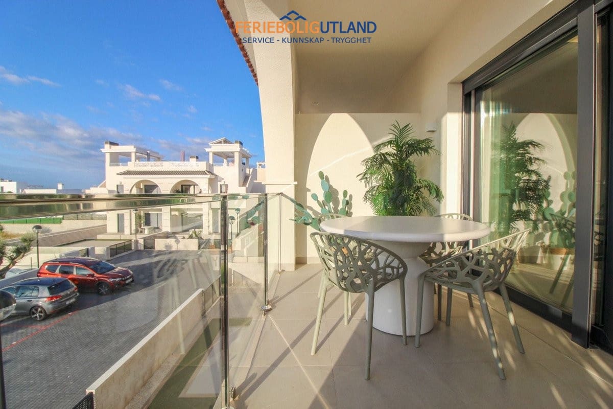 2 bedroom Penthouse for sale in Ciudad Quesada with pool - € 349,900 (Ref: 10007059)