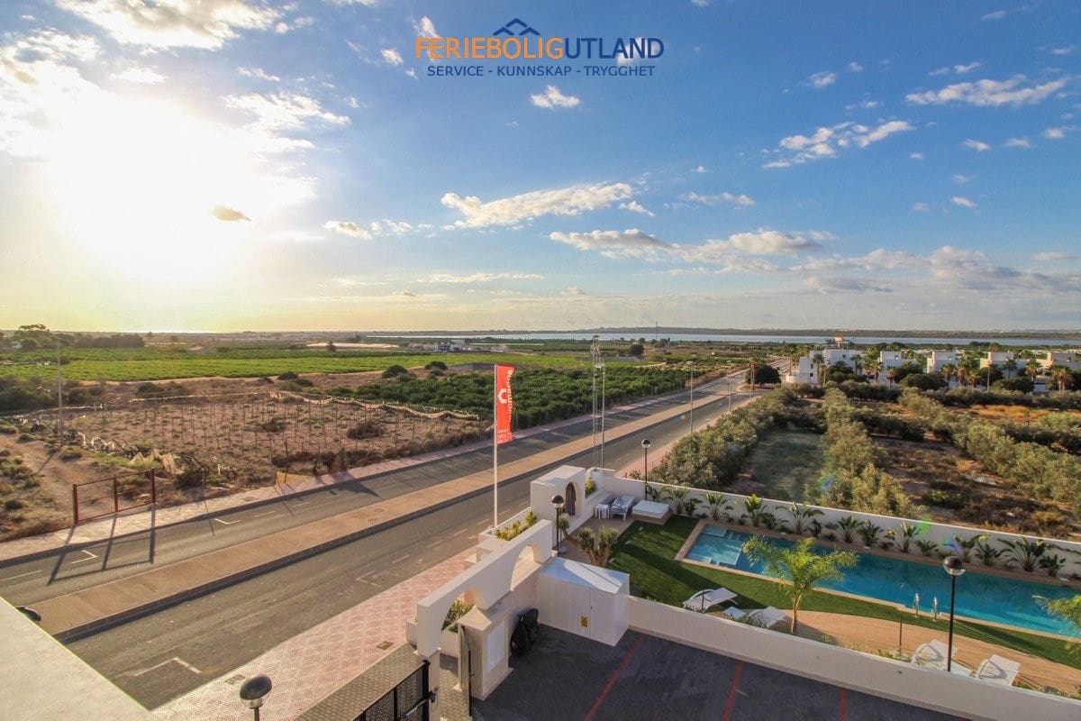 2 bedroom Penthouse for sale in Ciudad Quesada with pool - € 349,900 (Ref: 10007059)