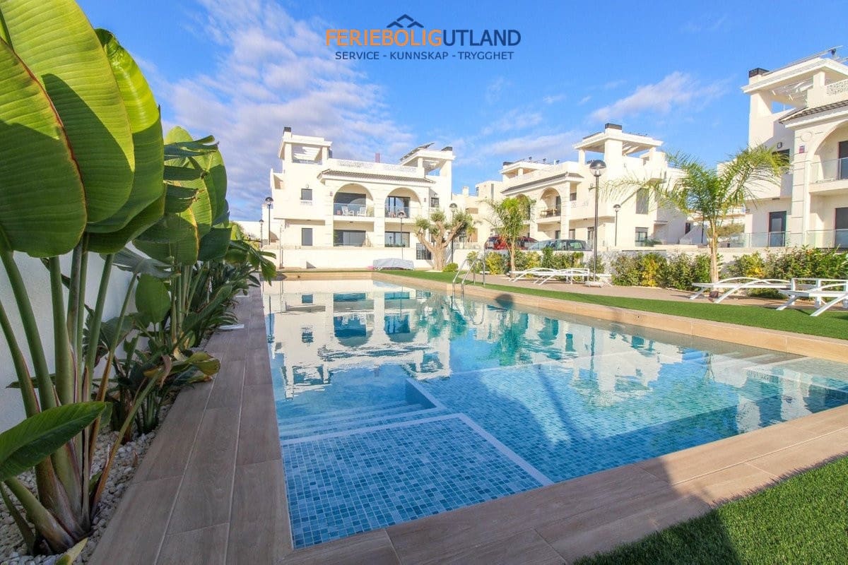 2 bedroom Penthouse for sale in Ciudad Quesada with pool - € 349,900 (Ref: 10007059)
