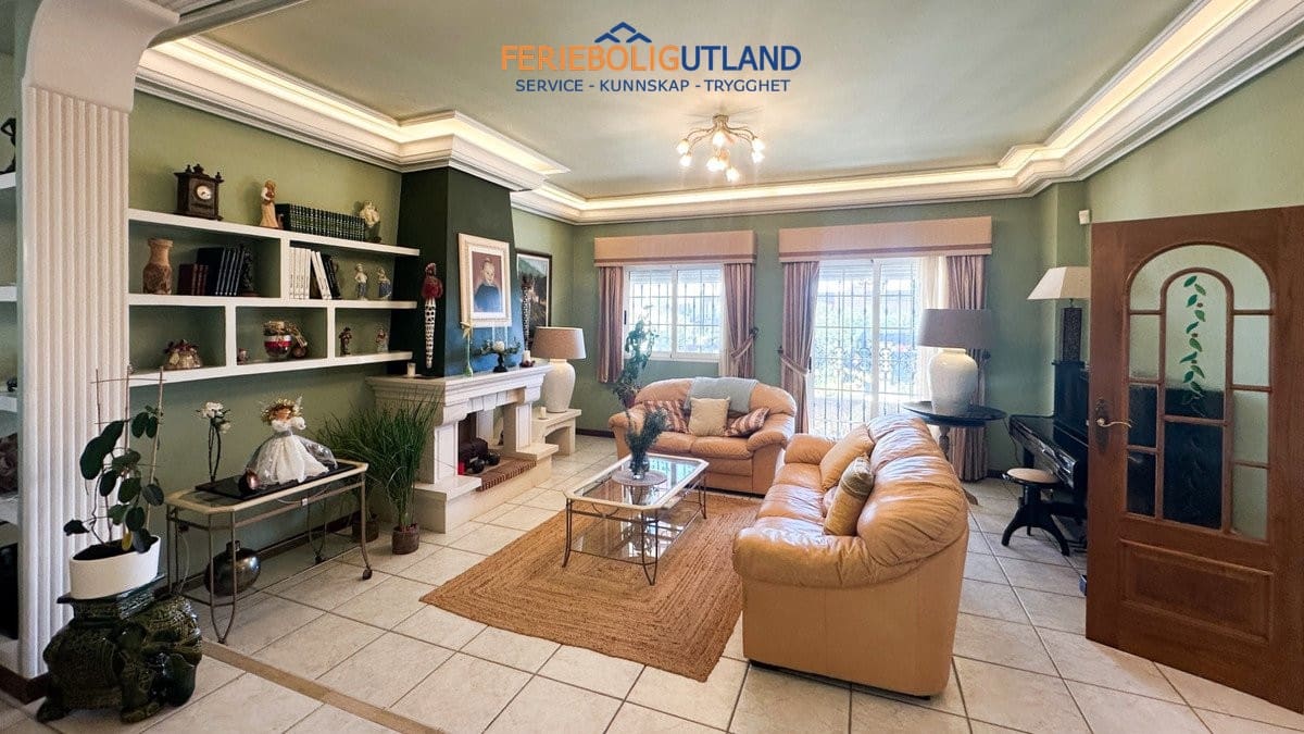 6 soveværelse Villa til salg i La Mata med swimmingpool garage - € 950.000 (Ref: 10007064)