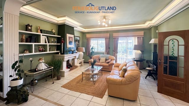 6 soveværelse Villa til salg i Los Europeos, Torrevieja med swimmingpool garage - € 950.000 (Ref: 10007064)