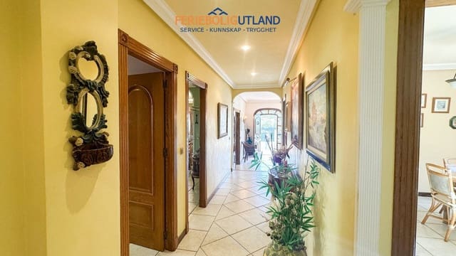 6 soveværelse Villa til salg i Los Europeos, Torrevieja med swimmingpool garage - € 950.000 (Ref: 10007064)