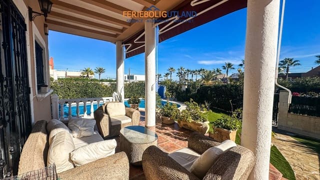 6 soveværelse Villa til salg i Los Europeos, Torrevieja med swimmingpool garage - € 950.000 (Ref: 10007064)