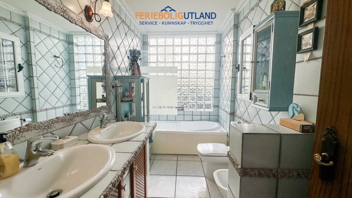 6 soveværelse Villa til salg i La Mata med swimmingpool garage - € 950.000 (Ref: 10007064)