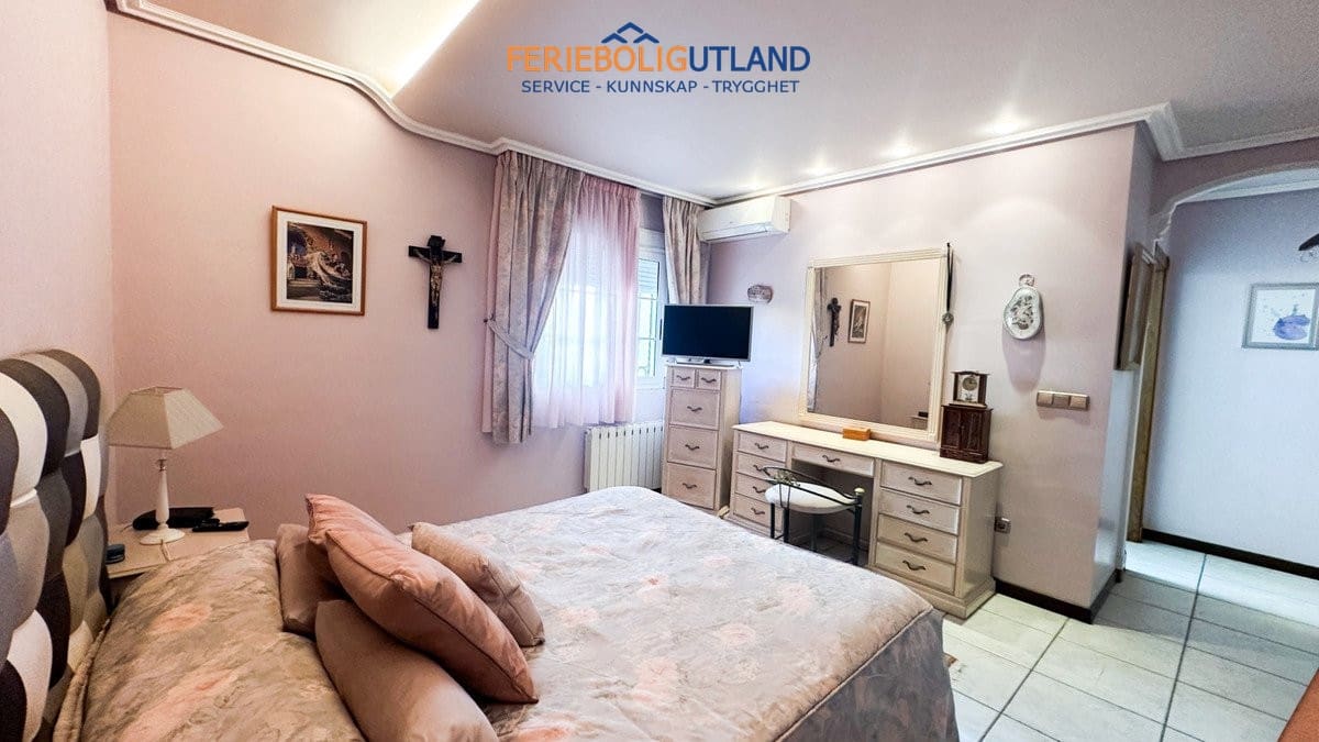 6 soveværelse Villa til salg i La Mata med swimmingpool garage - € 950.000 (Ref: 10007064)