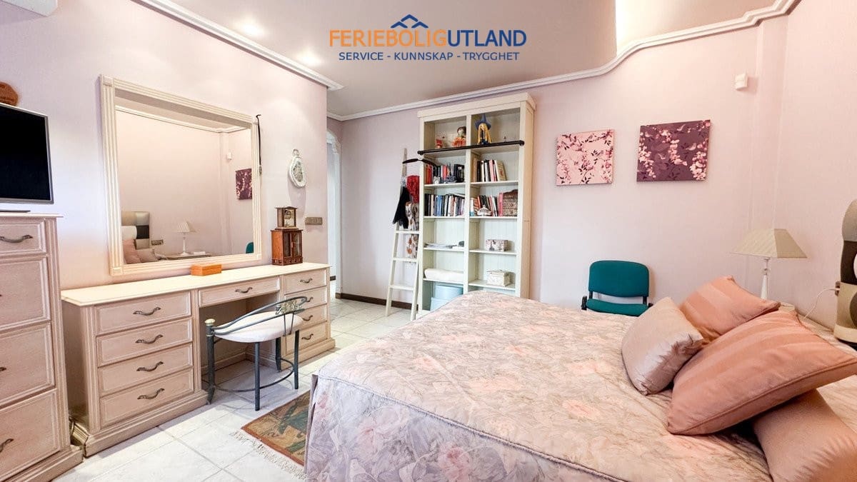6 soveværelse Villa til salg i La Mata med swimmingpool garage - € 950.000 (Ref: 10007064)