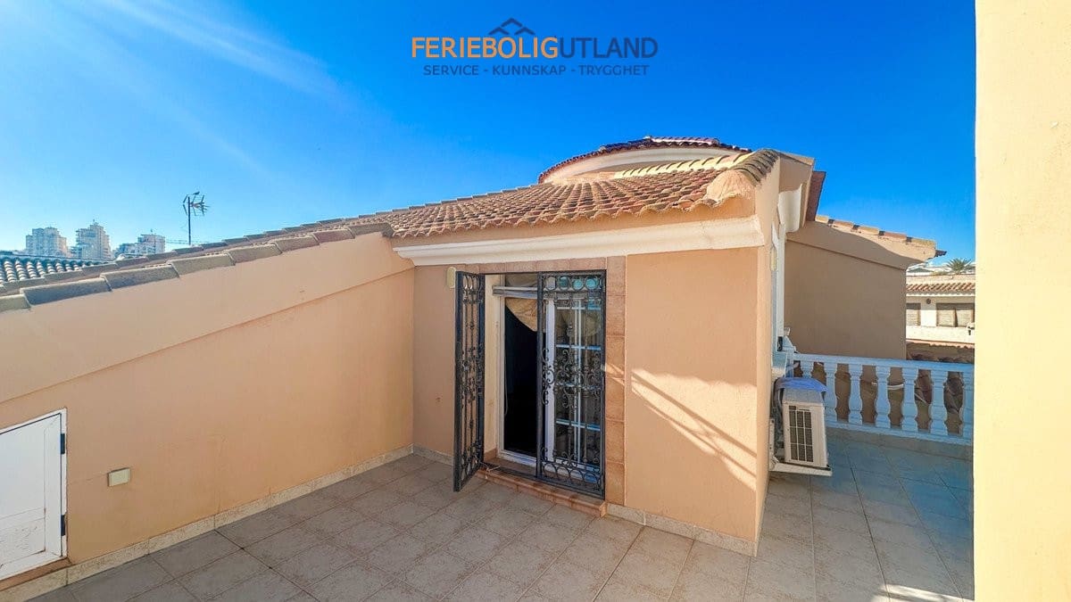 6 soveværelse Villa til salg i La Mata med swimmingpool garage - € 950.000 (Ref: 10007064)