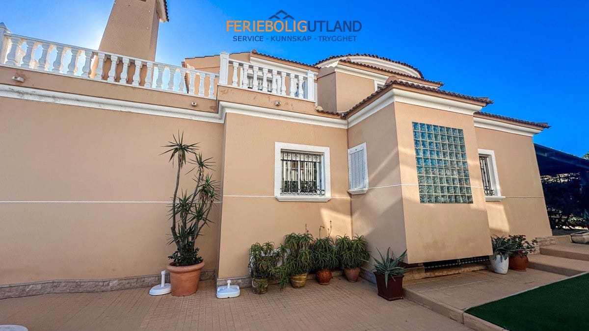 6 soveværelse Villa til salg i La Mata med swimmingpool garage - € 950.000 (Ref: 10007064)