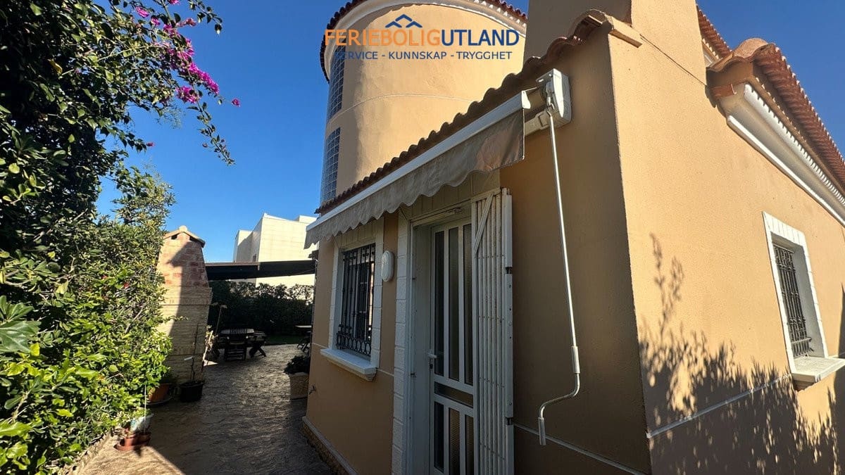 6 soveværelse Villa til salg i La Mata med swimmingpool garage - € 950.000 (Ref: 10007064)