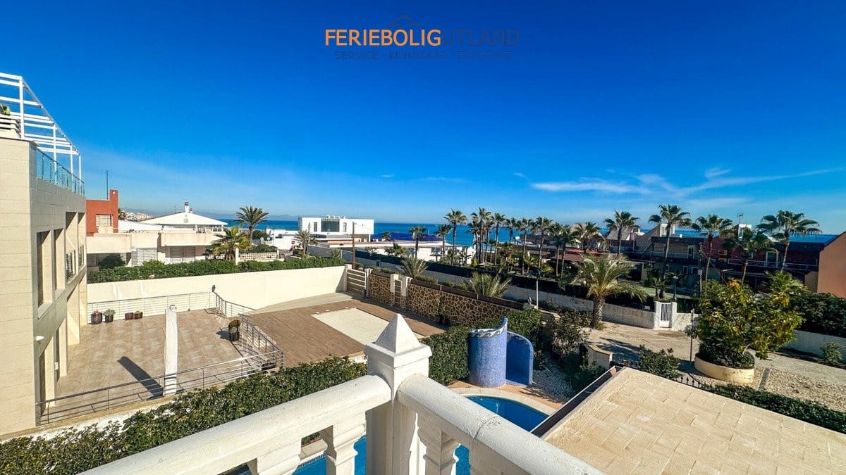 6 soveværelse Villa til salg i La Mata med swimmingpool garage - € 950.000 (Ref: 10007064)