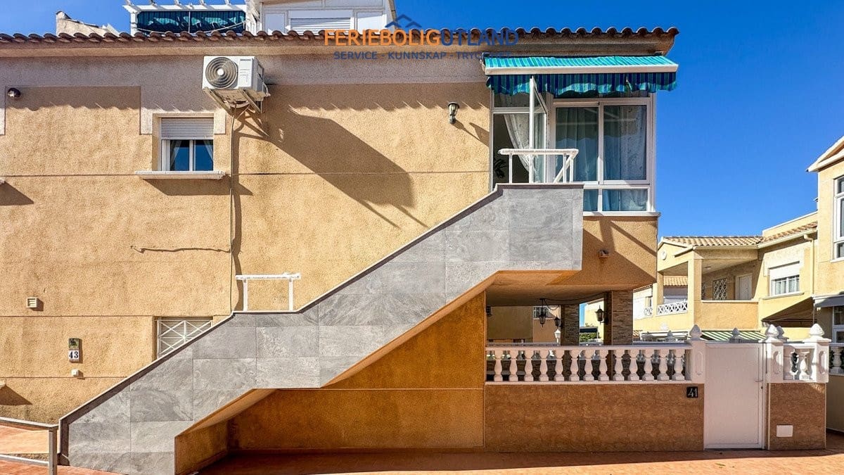 2 soveværelse Bungalow til salg i Torrevieja med swimmingpool - € 179.900 (Ref: 10007067)