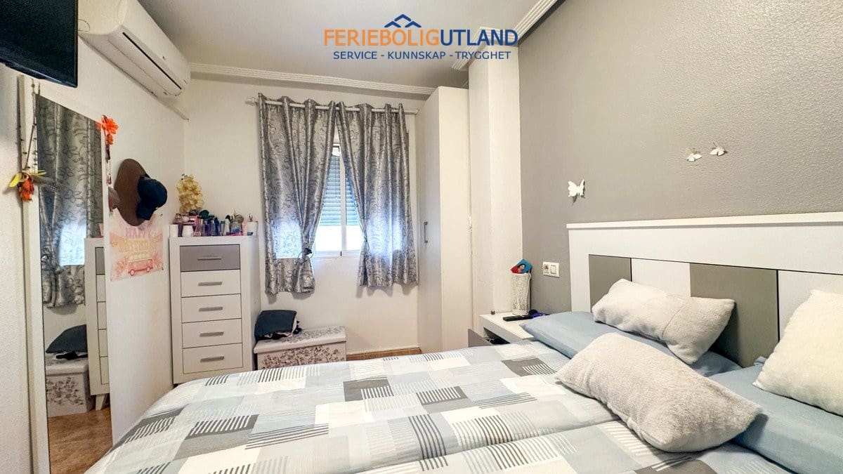 2 soveværelse Bungalow til salg i Torrevieja med swimmingpool - € 179.900 (Ref: 10007067)
