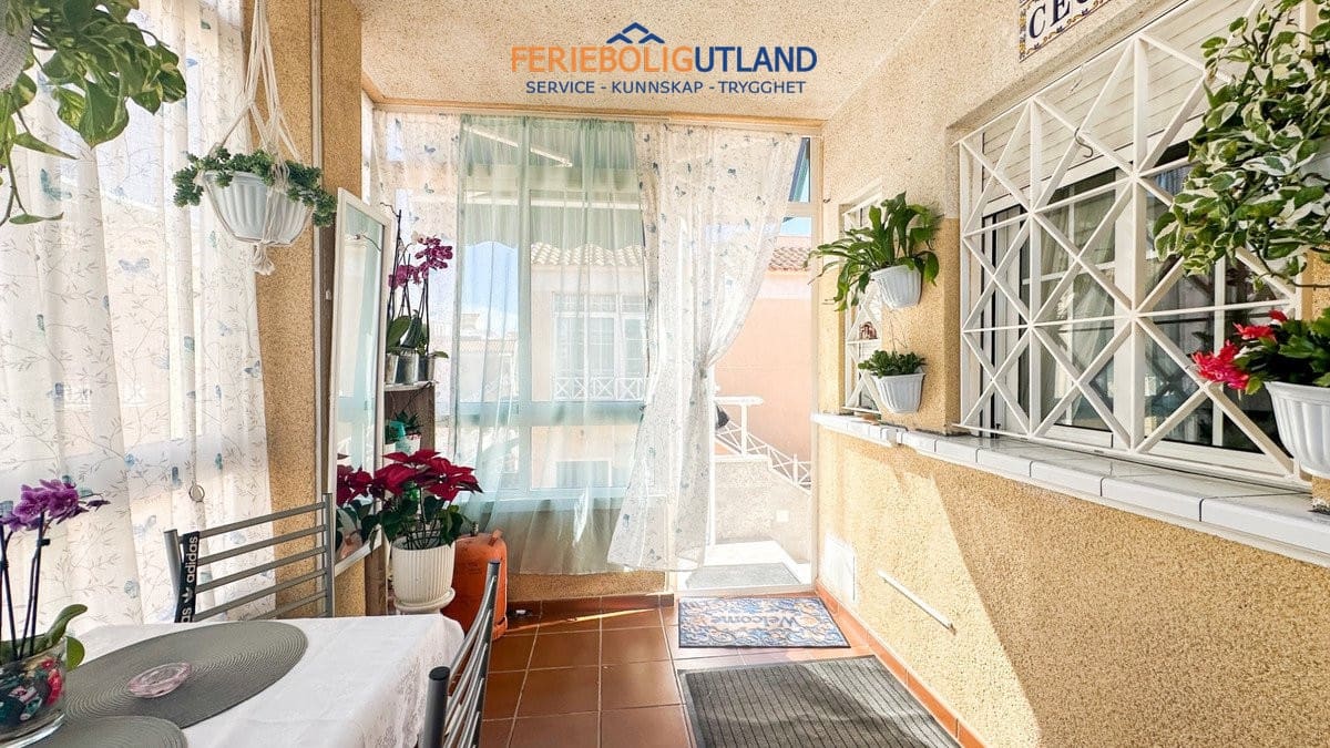 2 soveværelse Bungalow til salg i Torrevieja med swimmingpool - € 179.900 (Ref: 10007067)