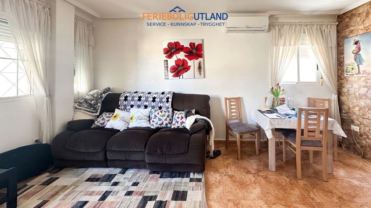 2 soveværelse Bungalow til salg i Torrevieja med swimmingpool - € 179.900 (Ref: 10007067)