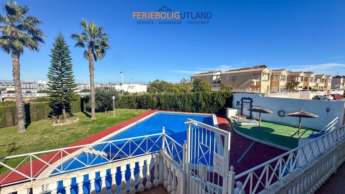2 soveværelse Bungalow til salg i Torrevieja med swimmingpool - € 179.900 (Ref: 10007067)