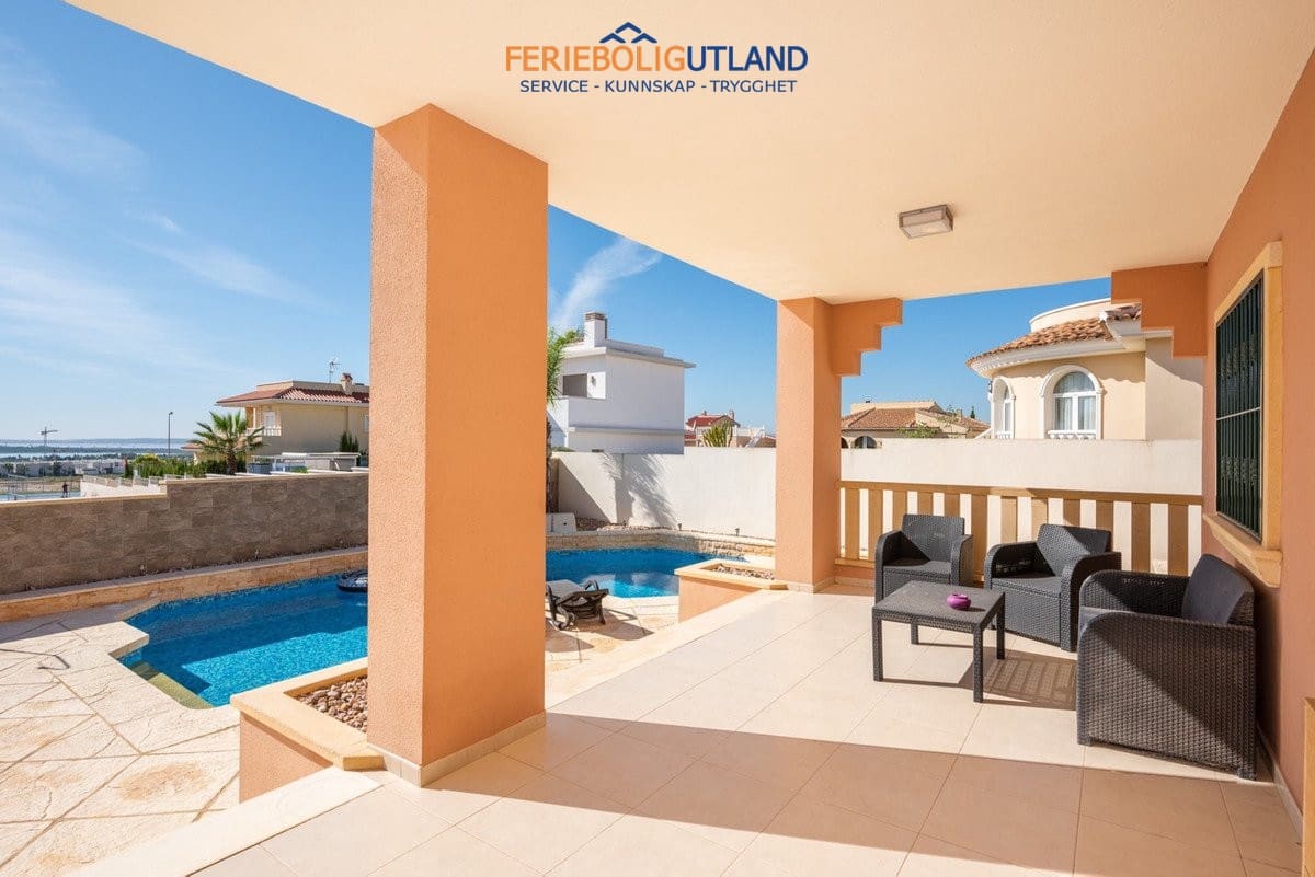 4 slaapkamer Villa te koop in Ciudad Quesada met zwembad garage - € 470.000 (Ref: 10007069)