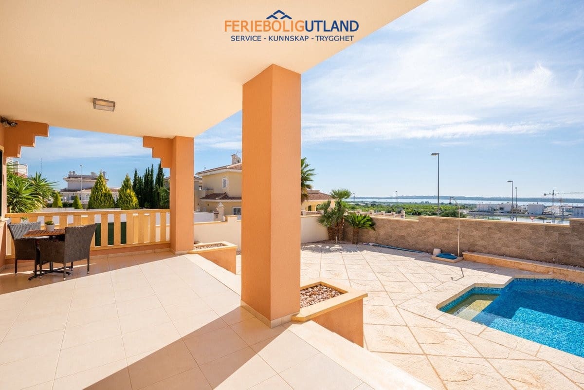 4 slaapkamer Villa te koop in Ciudad Quesada met zwembad garage - € 470.000 (Ref: 10007069)