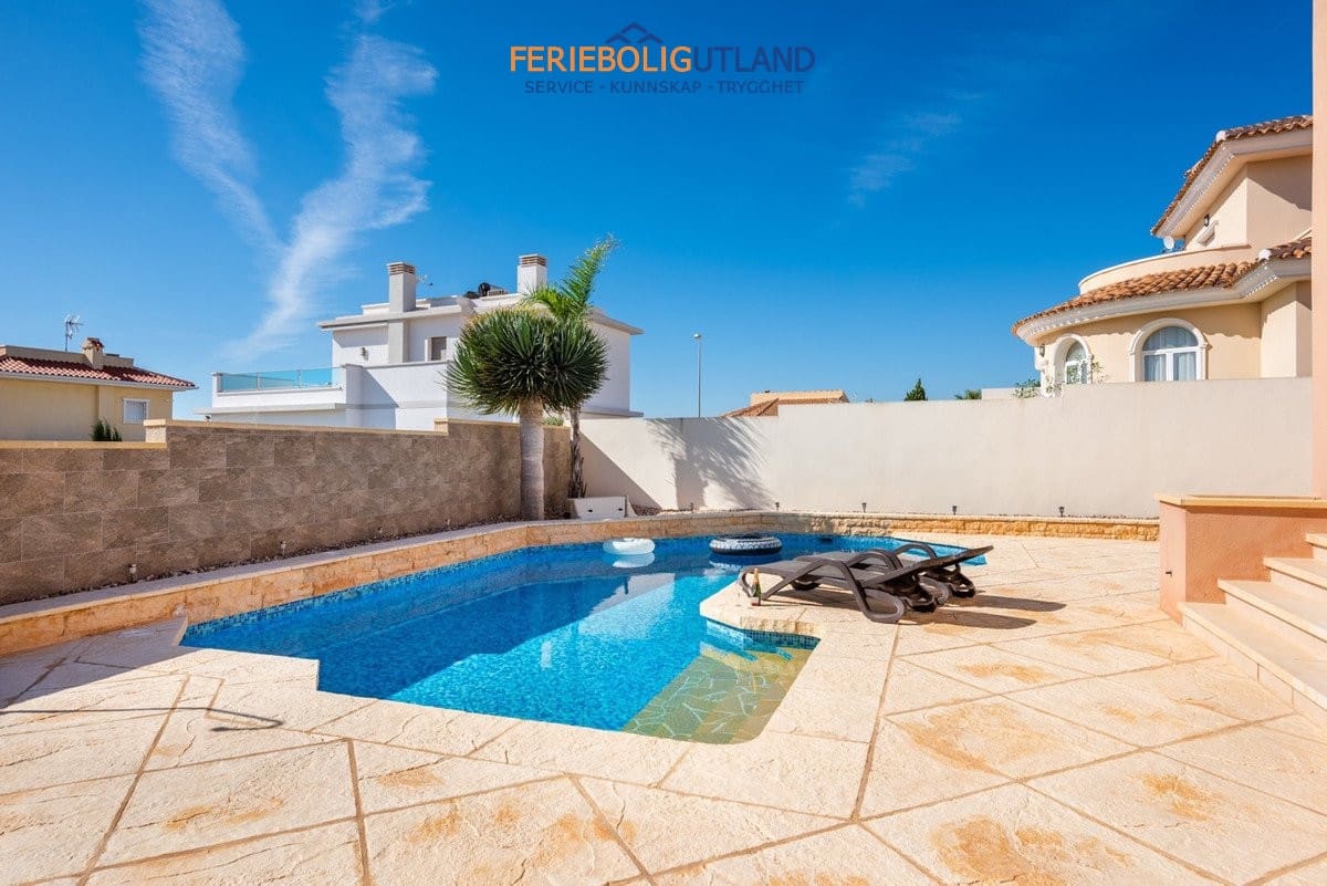 4 slaapkamer Villa te koop in Ciudad Quesada met zwembad garage - € 470.000 (Ref: 10007069)