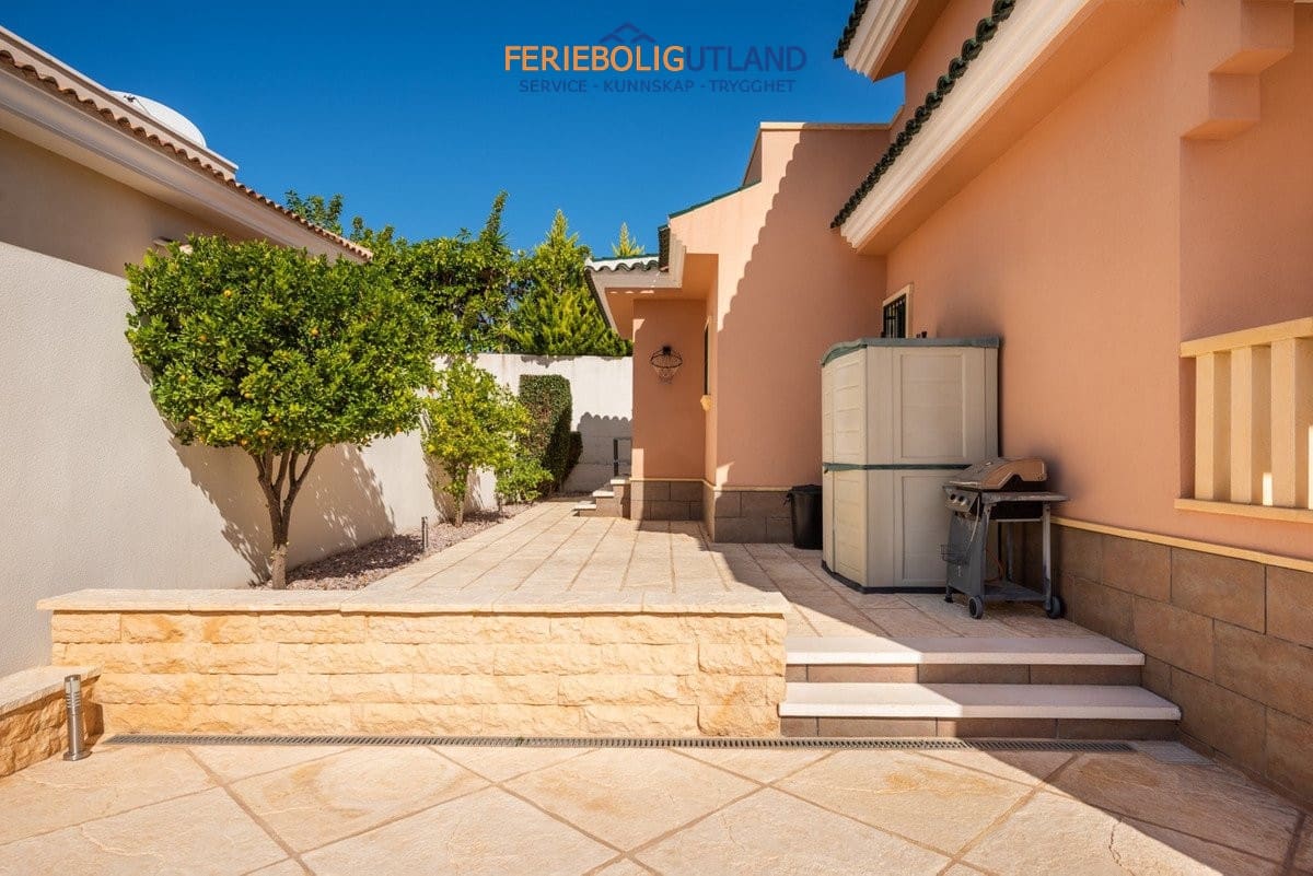 4 slaapkamer Villa te koop in Ciudad Quesada met zwembad garage - € 470.000 (Ref: 10007069)