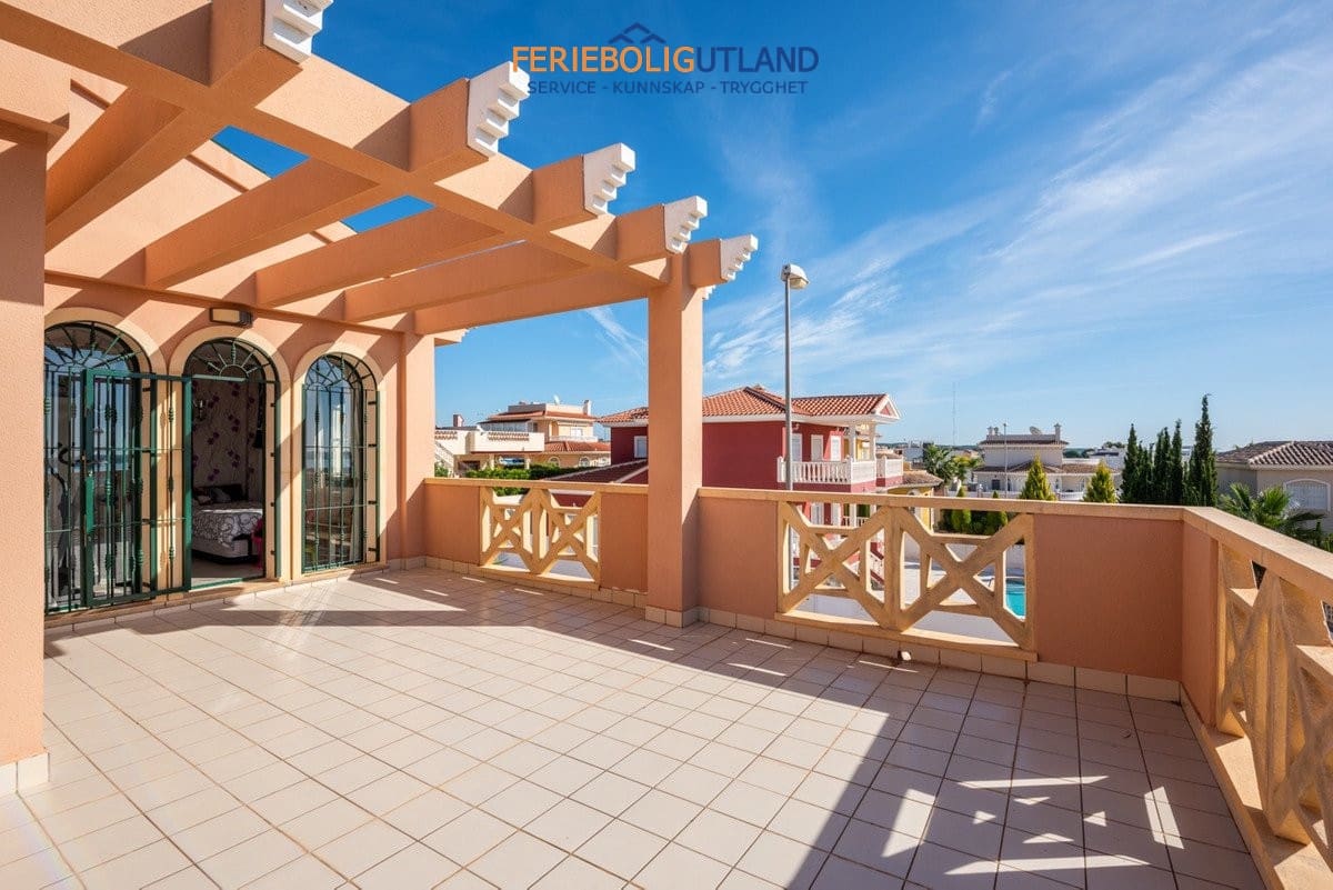 4 slaapkamer Villa te koop in Ciudad Quesada met zwembad garage - € 470.000 (Ref: 10007069)