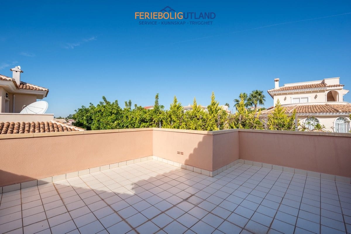 4 slaapkamer Villa te koop in Ciudad Quesada met zwembad garage - € 470.000 (Ref: 10007069)