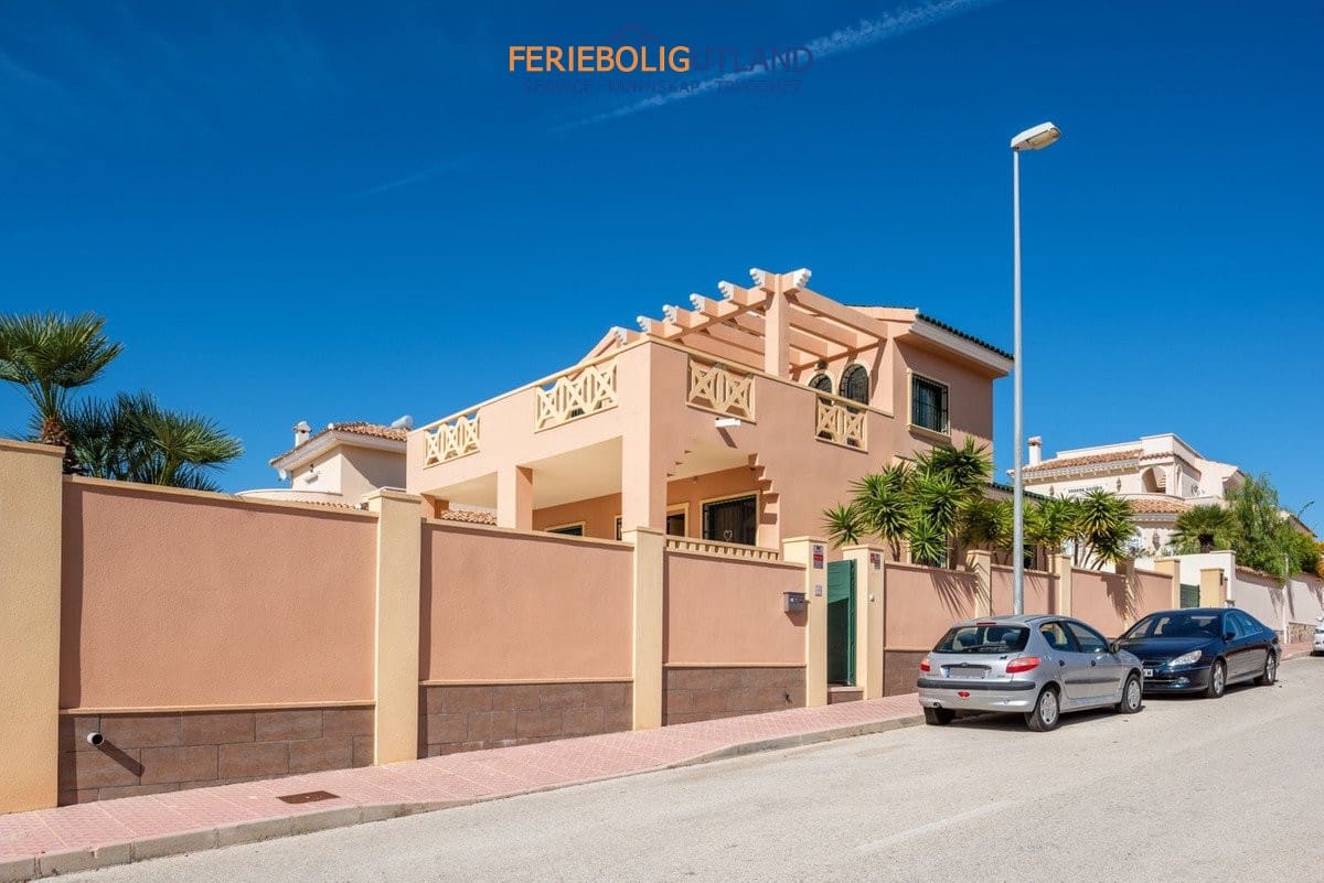 4 slaapkamer Villa te koop in Ciudad Quesada met zwembad garage - € 470.000 (Ref: 10007069)