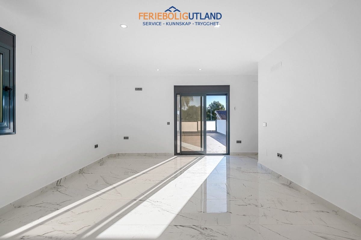 4 soverom Villa til salgs i Campoamor med svømmebasseng garasje - € 985 000 (Ref: 10007071)