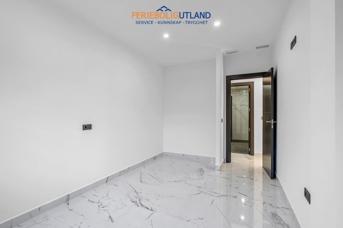 4 soverom Villa til salgs i Campoamor med svømmebasseng garasje - € 985 000 (Ref: 10007071)