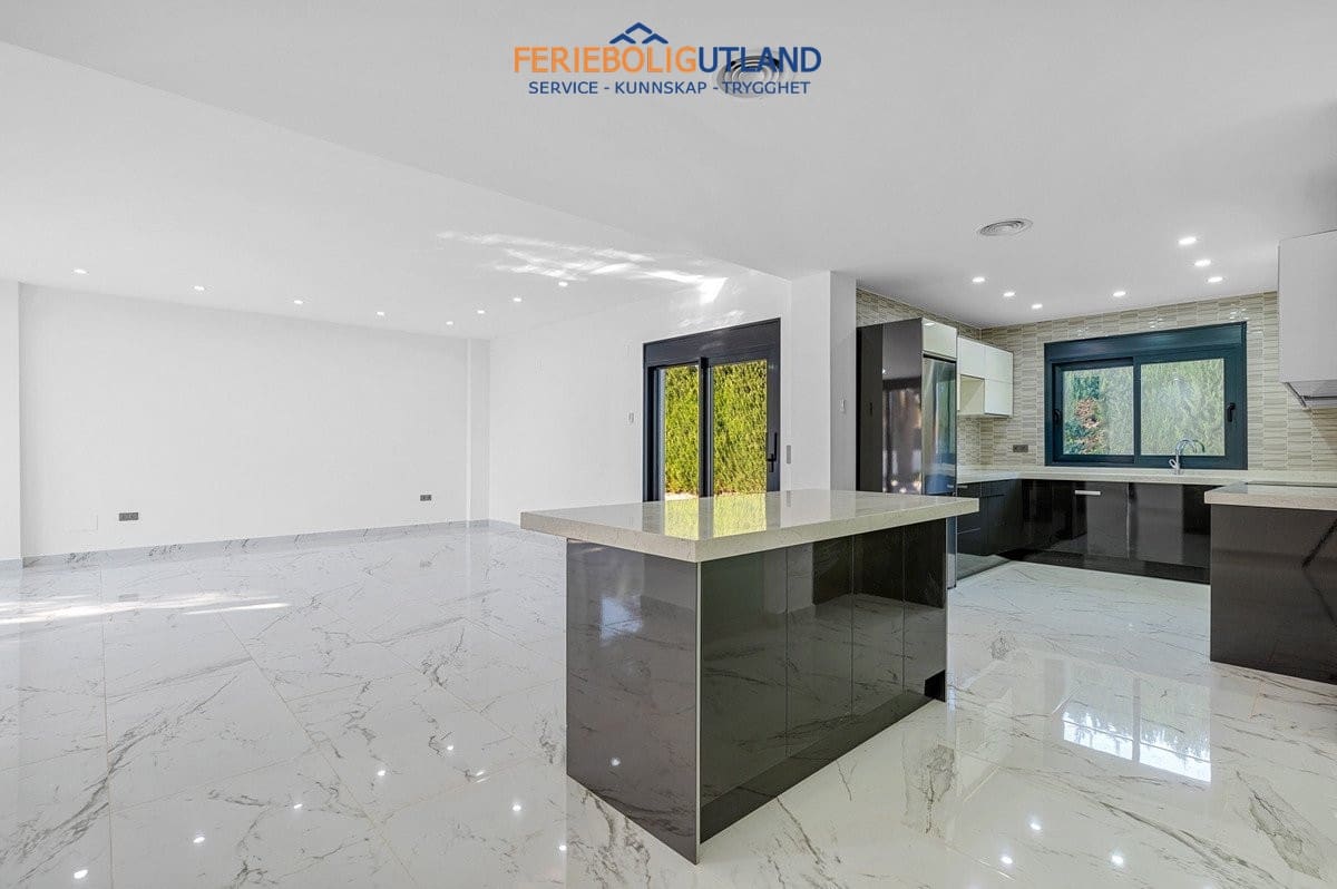 4 soverom Villa til salgs i Campoamor med svømmebasseng garasje - € 985 000 (Ref: 10007071)
