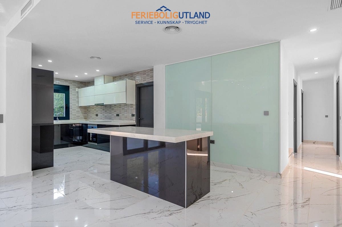 4 soverom Villa til salgs i Campoamor med svømmebasseng garasje - € 985 000 (Ref: 10007071)
