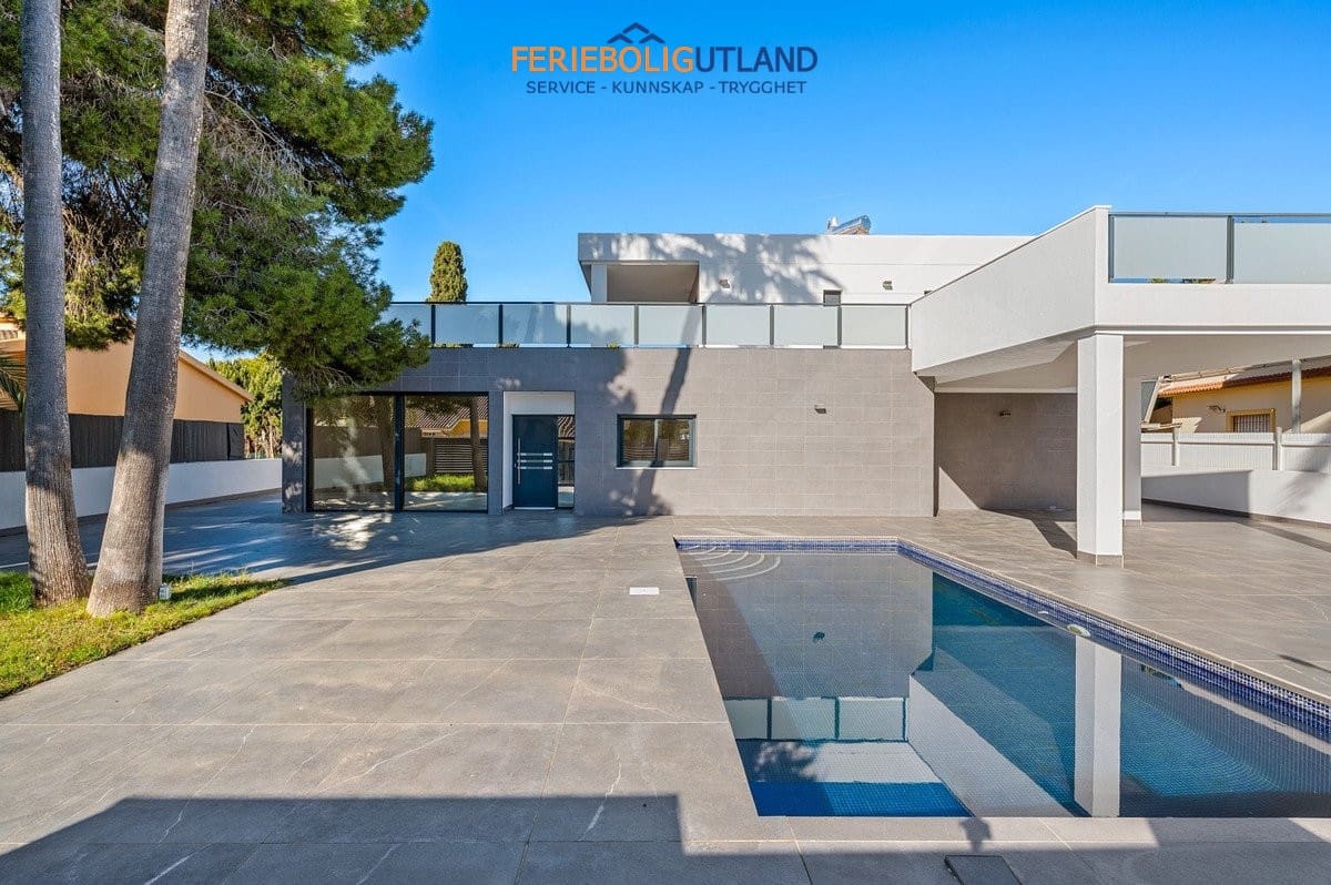 4 soverom Villa til salgs i Campoamor med svømmebasseng garasje - € 985 000 (Ref: 10007071)