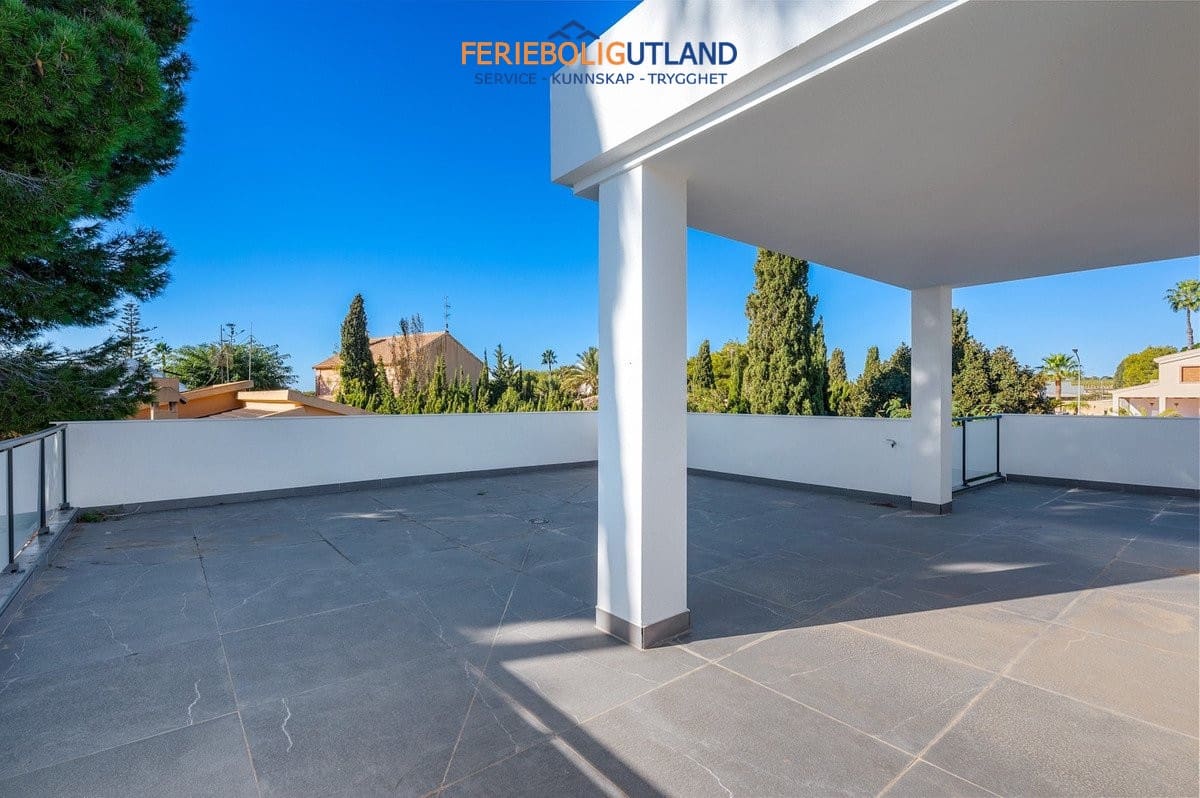 4 soverom Villa til salgs i Campoamor med svømmebasseng garasje - € 985 000 (Ref: 10007071)