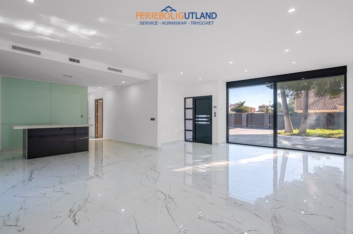 4 soverom Villa til salgs i Campoamor med svømmebasseng garasje - € 985 000 (Ref: 10007071)