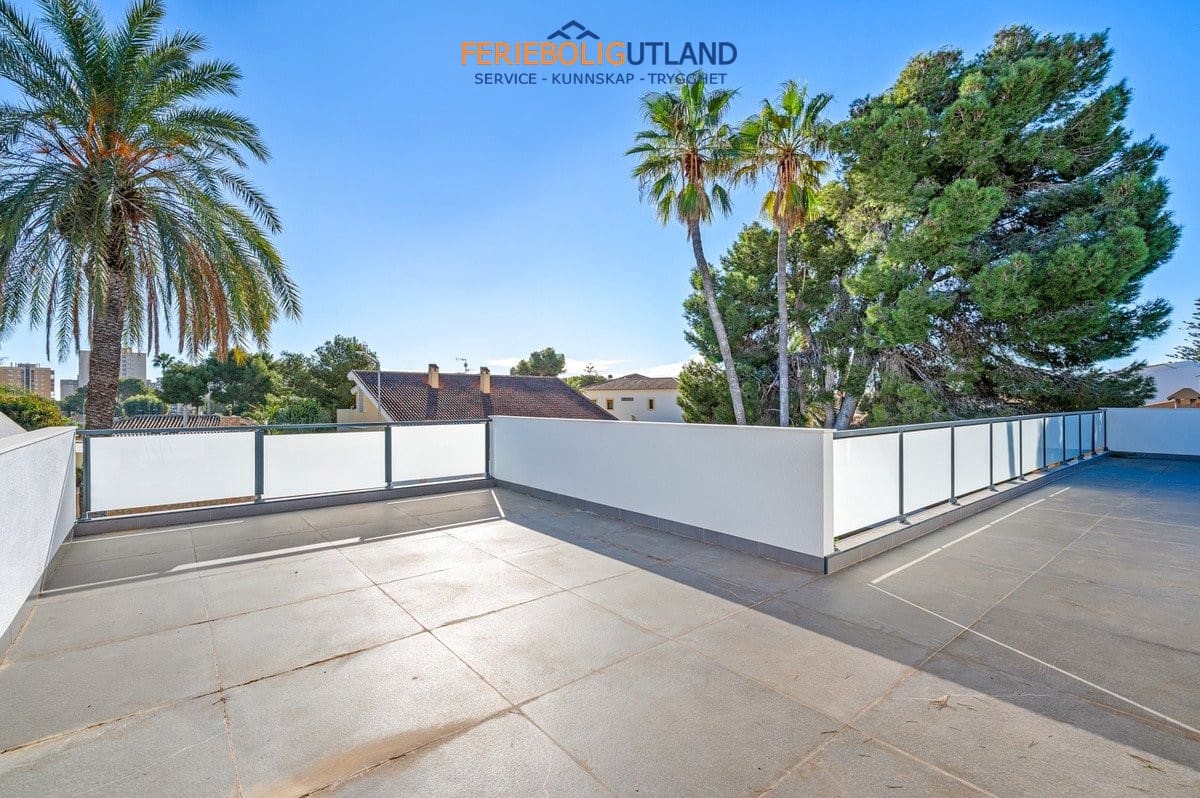 4 soverom Villa til salgs i Campoamor med svømmebasseng garasje - € 985 000 (Ref: 10007071)