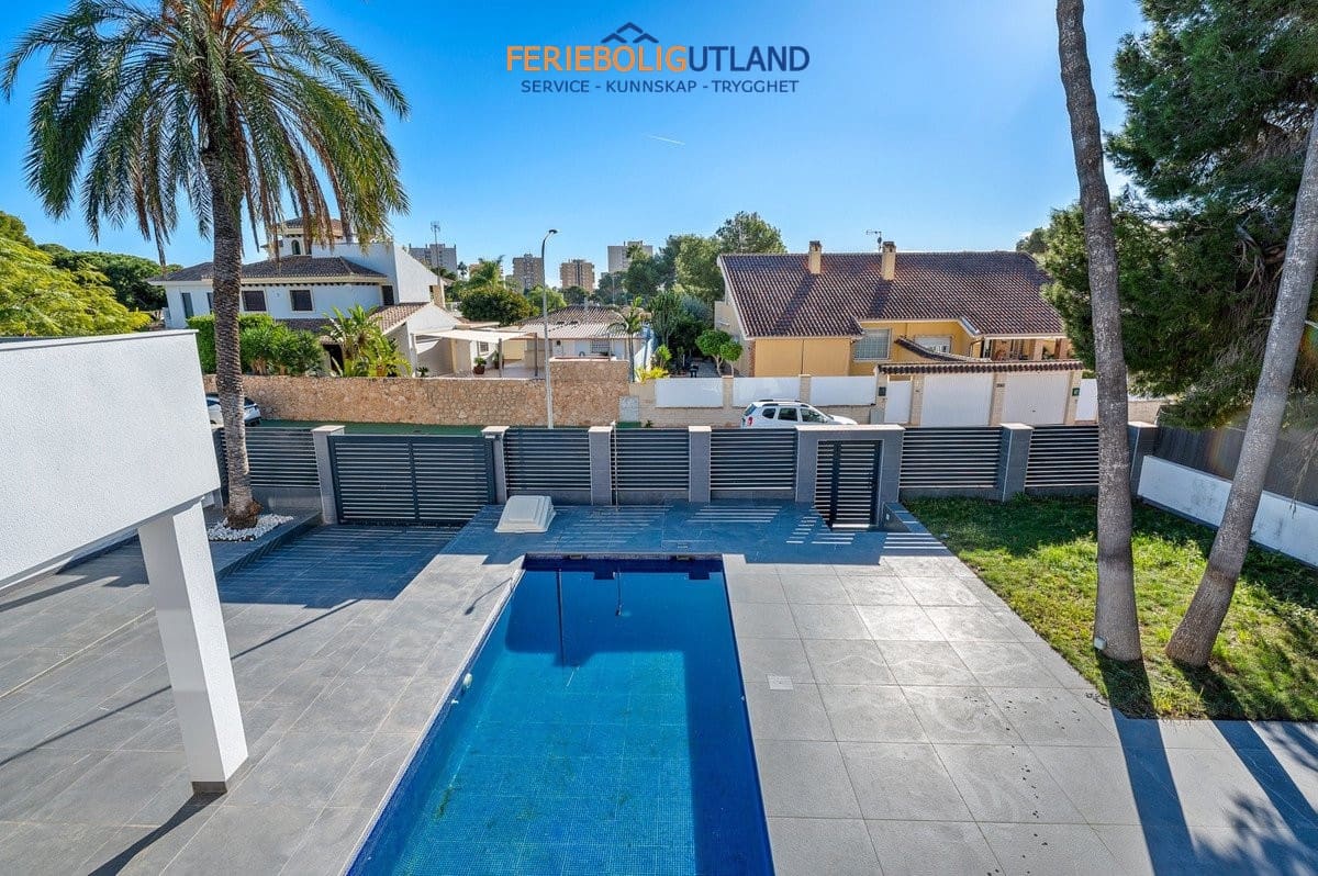 4 soverom Villa til salgs i Campoamor med svømmebasseng garasje - € 985 000 (Ref: 10007071)