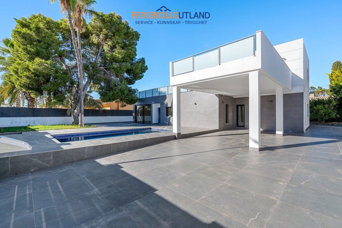 4 soverom Villa til salgs i Campoamor med svømmebasseng garasje - € 985 000 (Ref: 10007071)