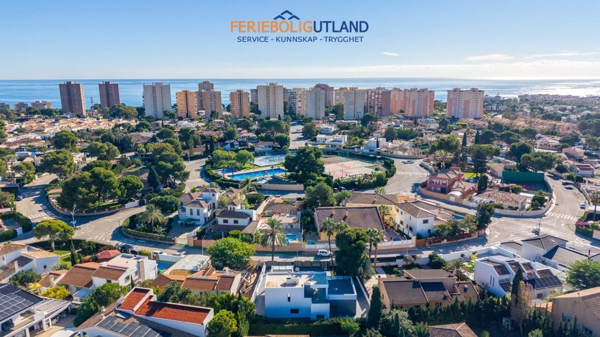 4 soverom Villa til salgs i Campoamor med svømmebasseng garasje - € 985 000 (Ref: 10007071)