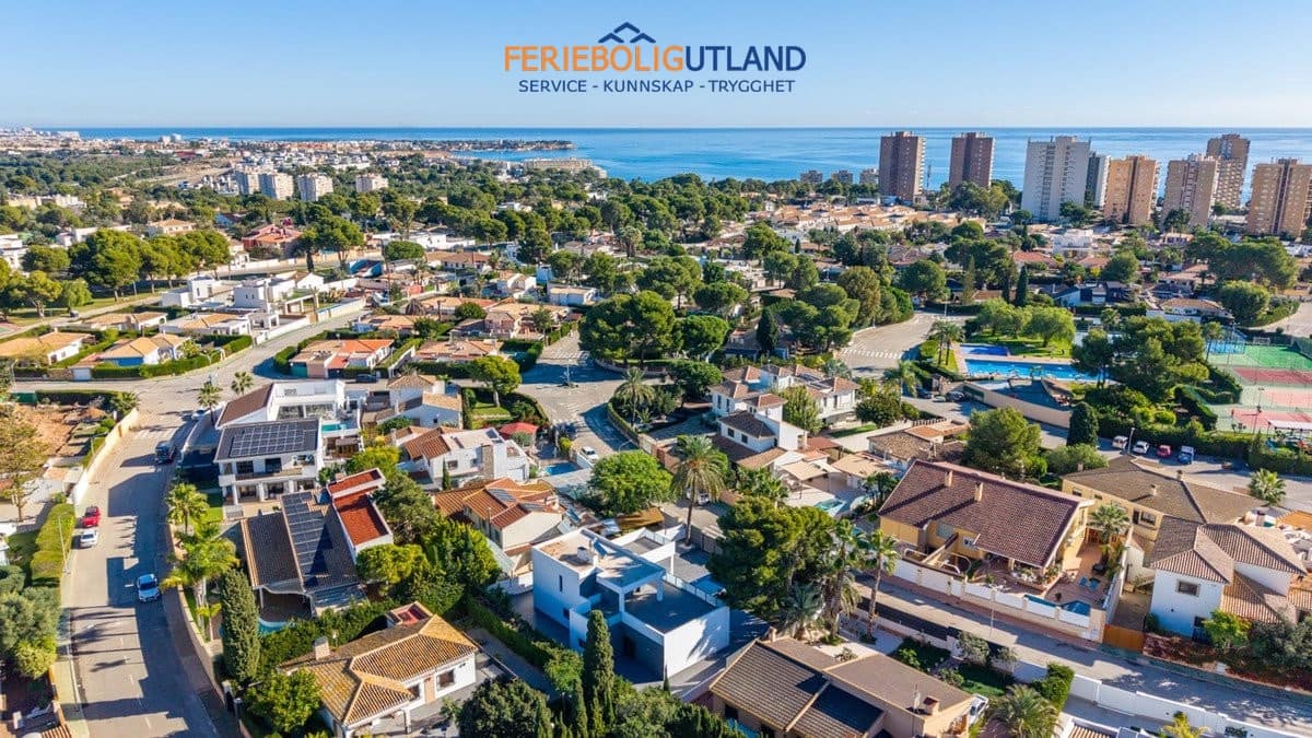 4 soverom Villa til salgs i Campoamor med svømmebasseng garasje - € 985 000 (Ref: 10007071)