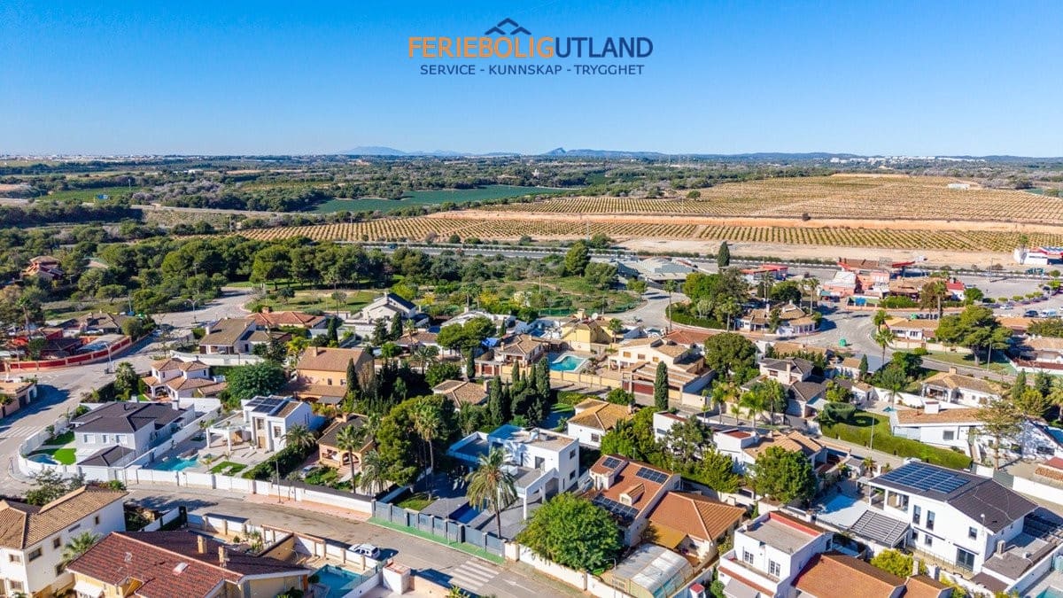 4 soverom Villa til salgs i Campoamor med svømmebasseng garasje - € 985 000 (Ref: 10007071)
