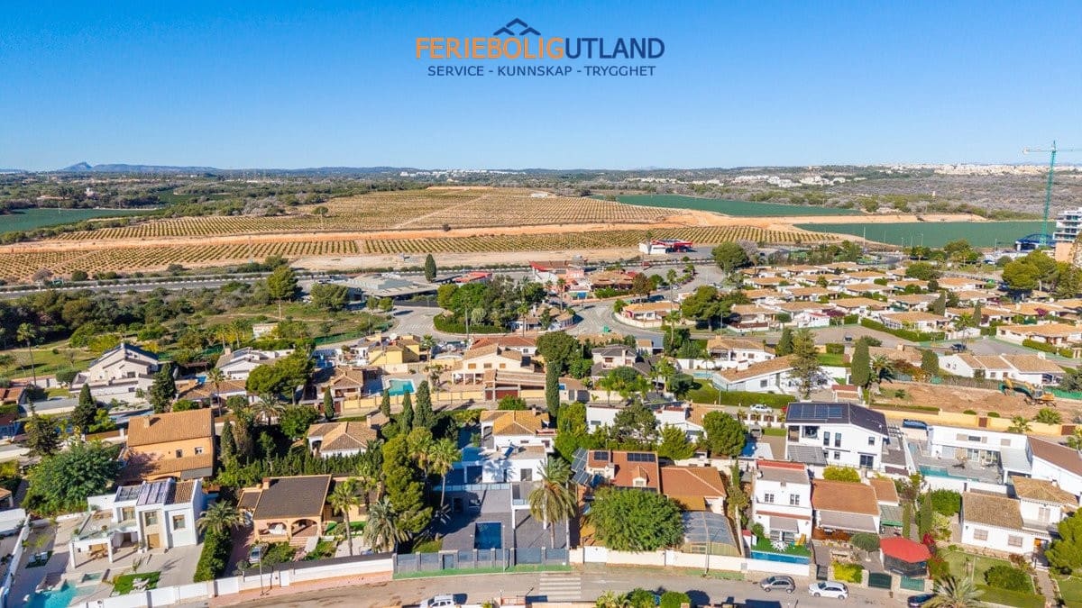 4 soverom Villa til salgs i Campoamor med svømmebasseng garasje - € 985 000 (Ref: 10007071)