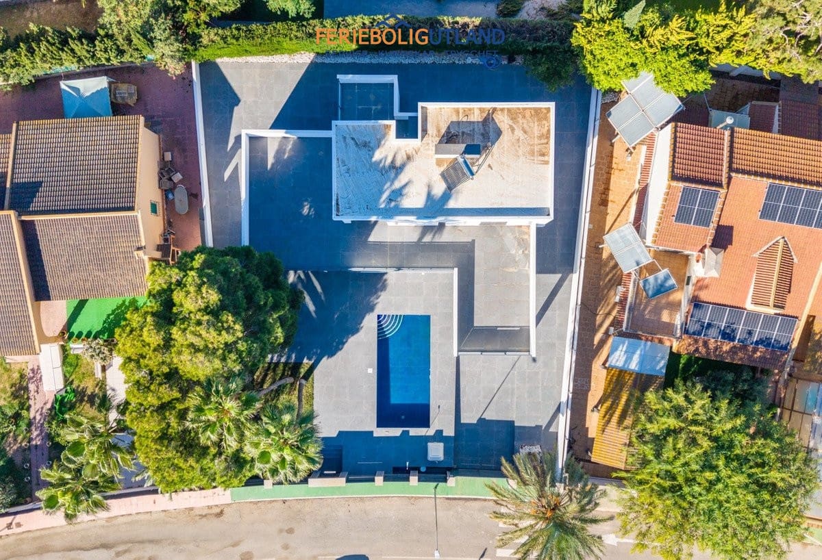 4 soverom Villa til salgs i Campoamor med svømmebasseng garasje - € 985 000 (Ref: 10007071)