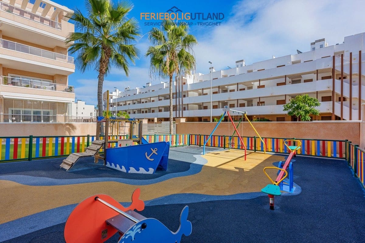 3 soveværelse Lejlighed til salg i Villamartin med swimmingpool garage - € 329.900 (Ref: 10007074)