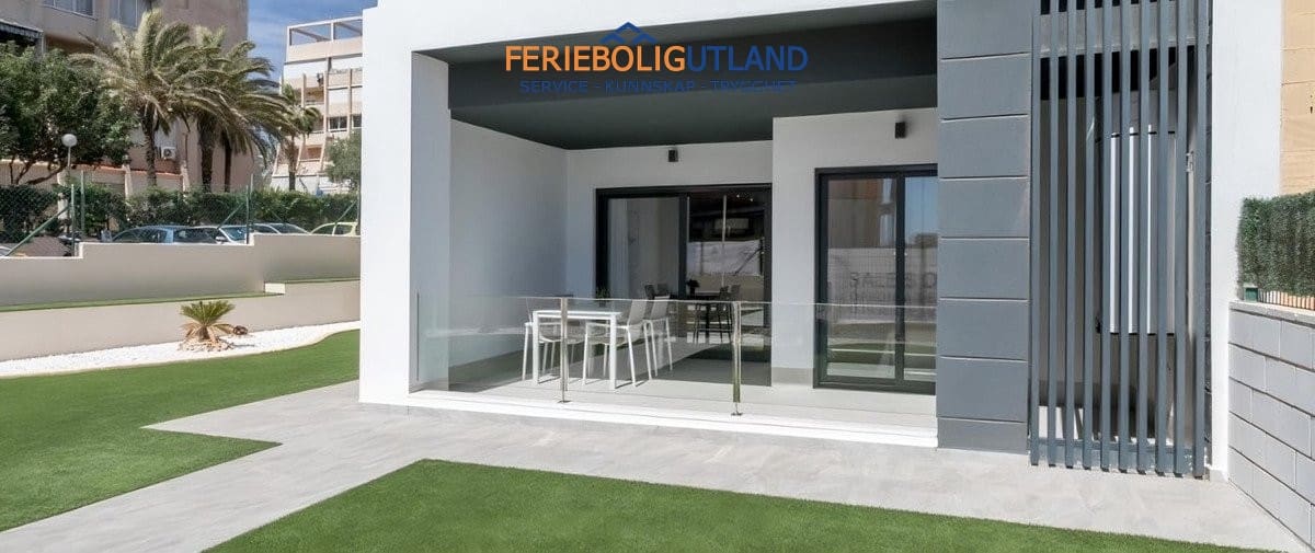 2 soveværelse Lejlighed til salg i Torrevieja med swimmingpool garage - € 287.000 (Ref: 10007075)
