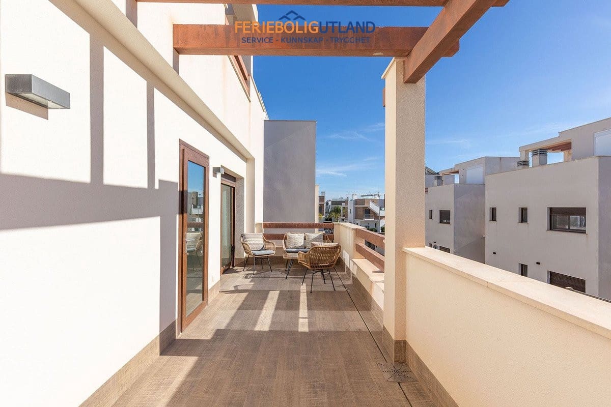 3 soverom Villa til salgs i Ciudad Quesada med svømmebasseng garasje - € 449 000 (Ref: 10007082)