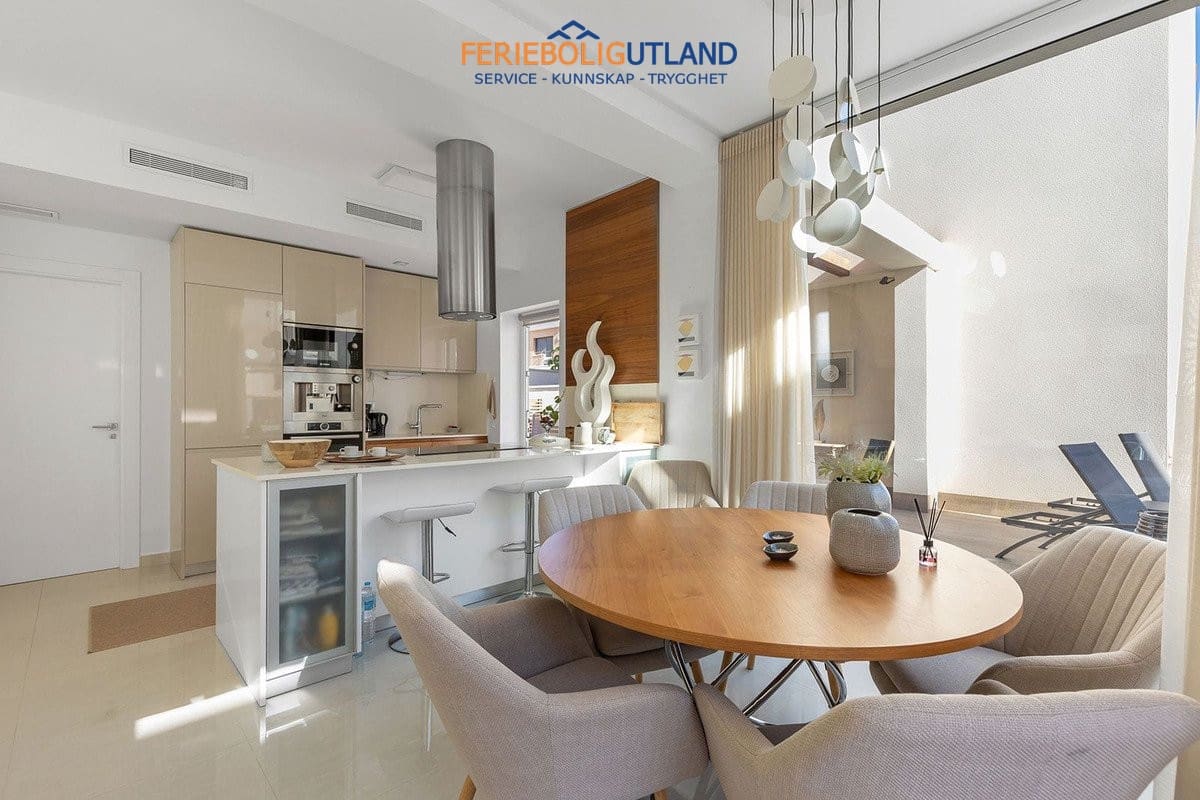 3 soverom Villa til salgs i Ciudad Quesada med svømmebasseng garasje - € 449 000 (Ref: 10007082)