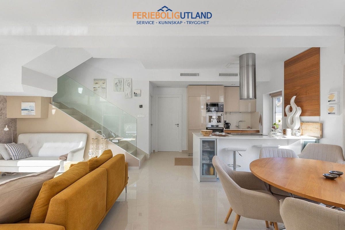 3 soverom Villa til salgs i Ciudad Quesada med svømmebasseng garasje - € 449 000 (Ref: 10007082)
